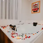 Copper House Apartment *