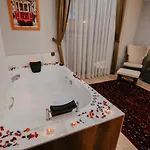 Copper House Apartment